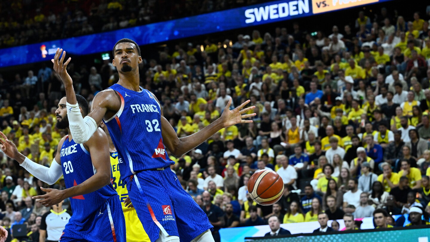 Watch Victor Wembanyama put on show leading France past Sweeden in FIBA World Cup qualifying