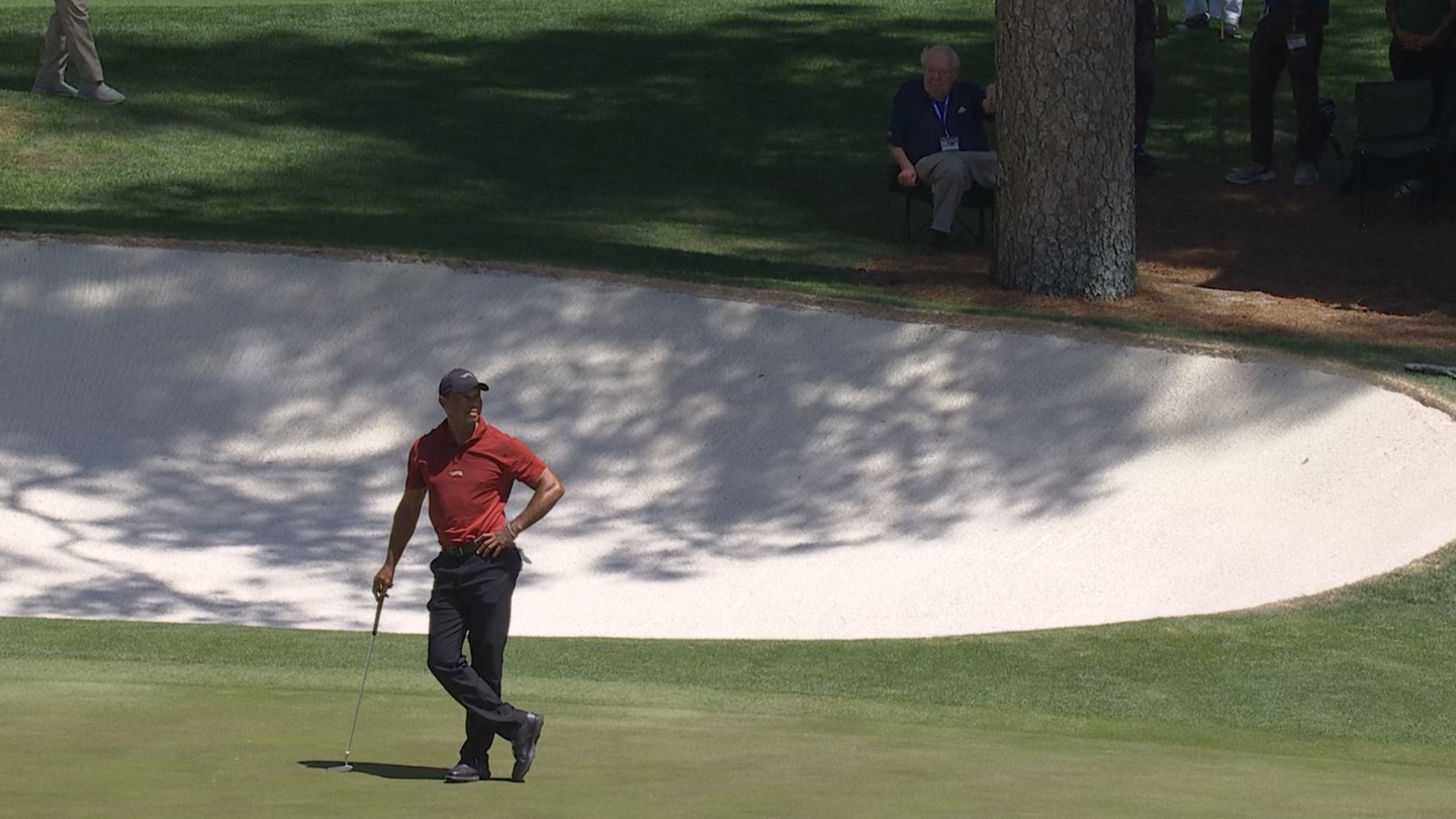 Tiger Woods shares moment with Verne Lundquist on 16 during Masters final round Tiger Woods shares moment with Verne Lundquist on 16 during Masters final round