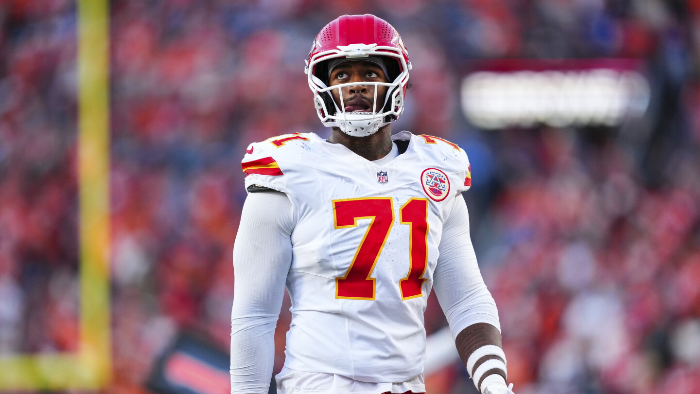 Josh Simmons Returns to Practice with Limitations