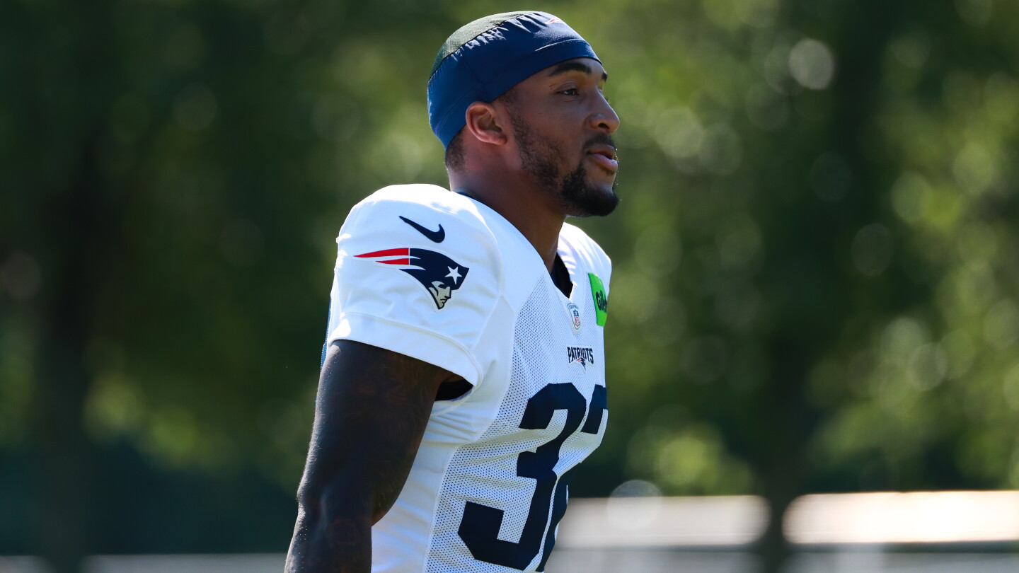 TreVeyon Henderson Continues to Sit Out Practice Due to Ankle Injury