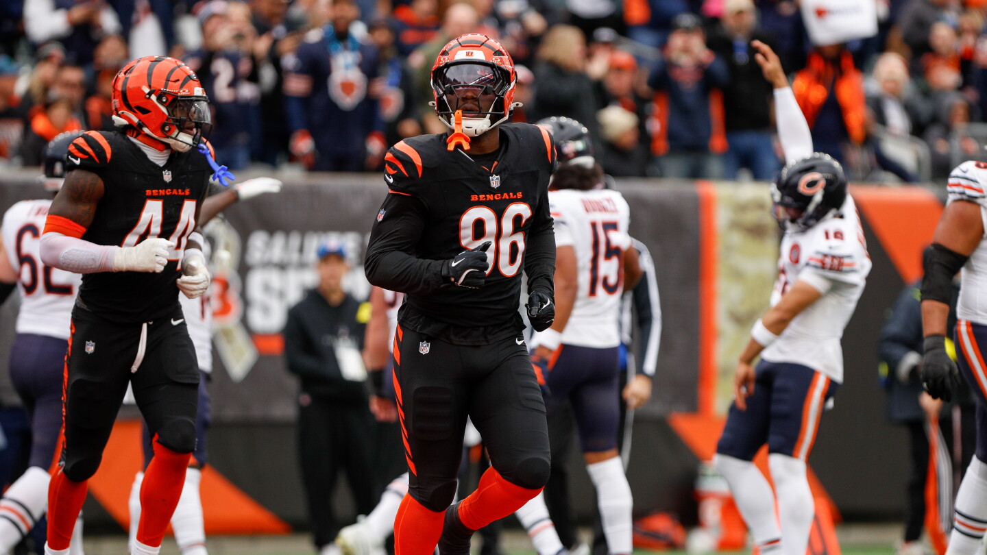 Falcons Sign Defensive End Cameron Sample
