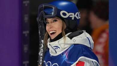 Image for Eileen Gu shakes off crash, advances to freeski big air final with top-qualifier Oldham of Canada