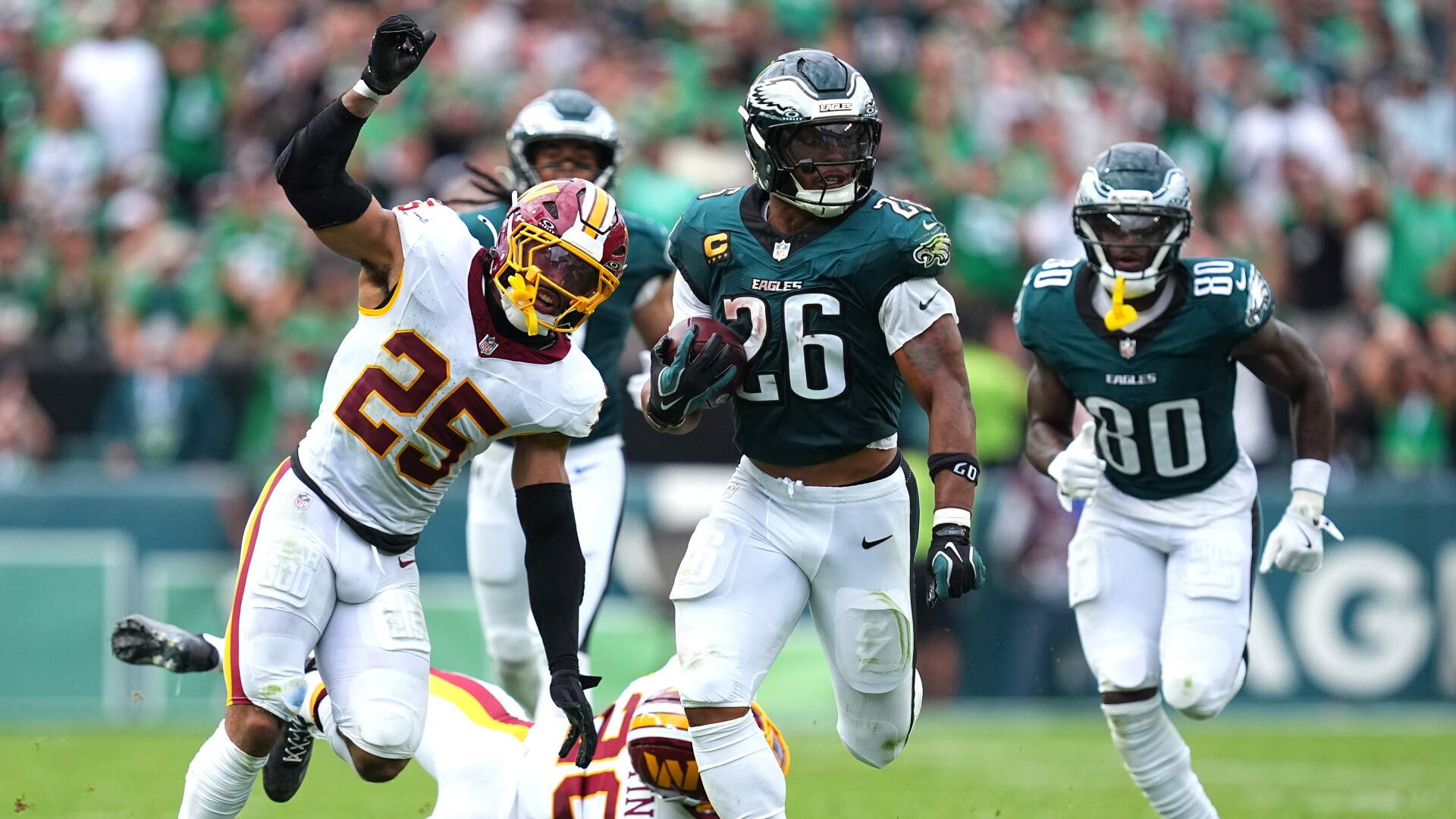 Eagles lead Commanders 14-9 at halftime