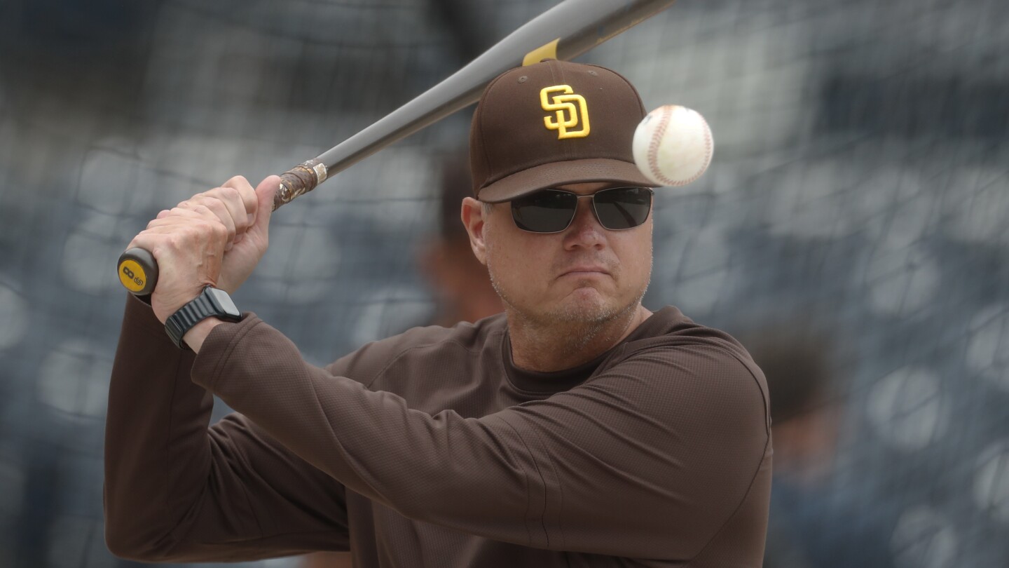 Padres hire Shildt as third manager in four seasons Padres hire Shildt as third manager in four seasons