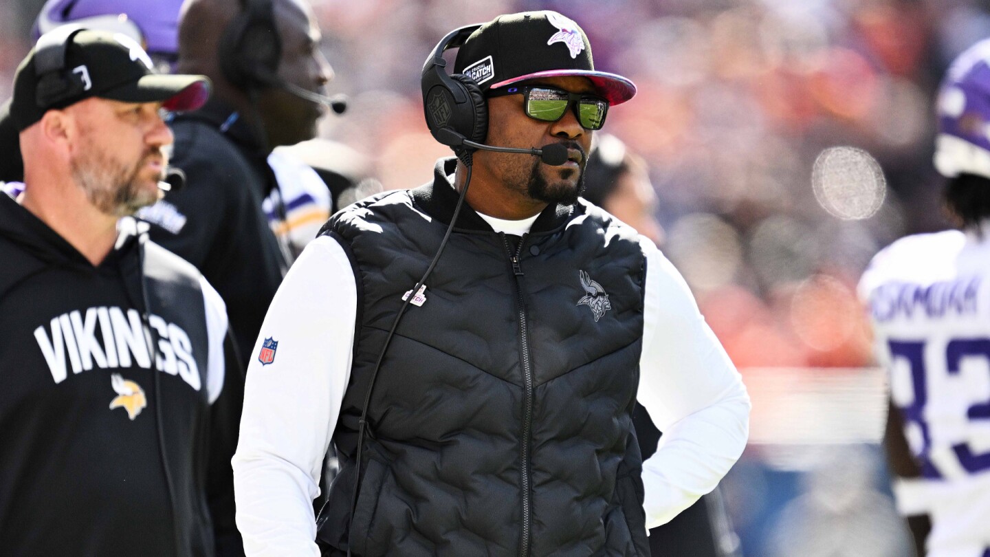 Why Brian Flores has yet to receive head coach interest this hiring