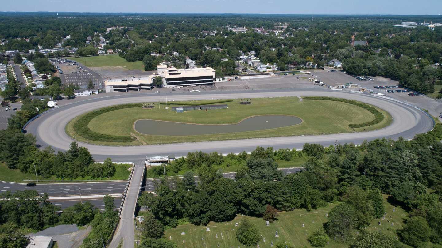 Oldest horse racing track in U.S. is closing. Freehold Raceway shutting ...