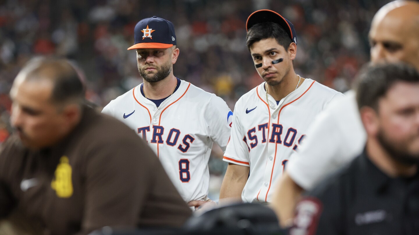 Padres’ Arraez out of hospital after scary collision at first base Padres’ Arraez out of hospital after scary collision at first base