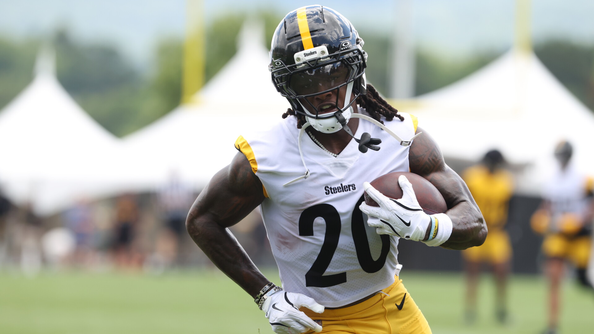 Packers trade with Steelers for RB Kaleb Johnson