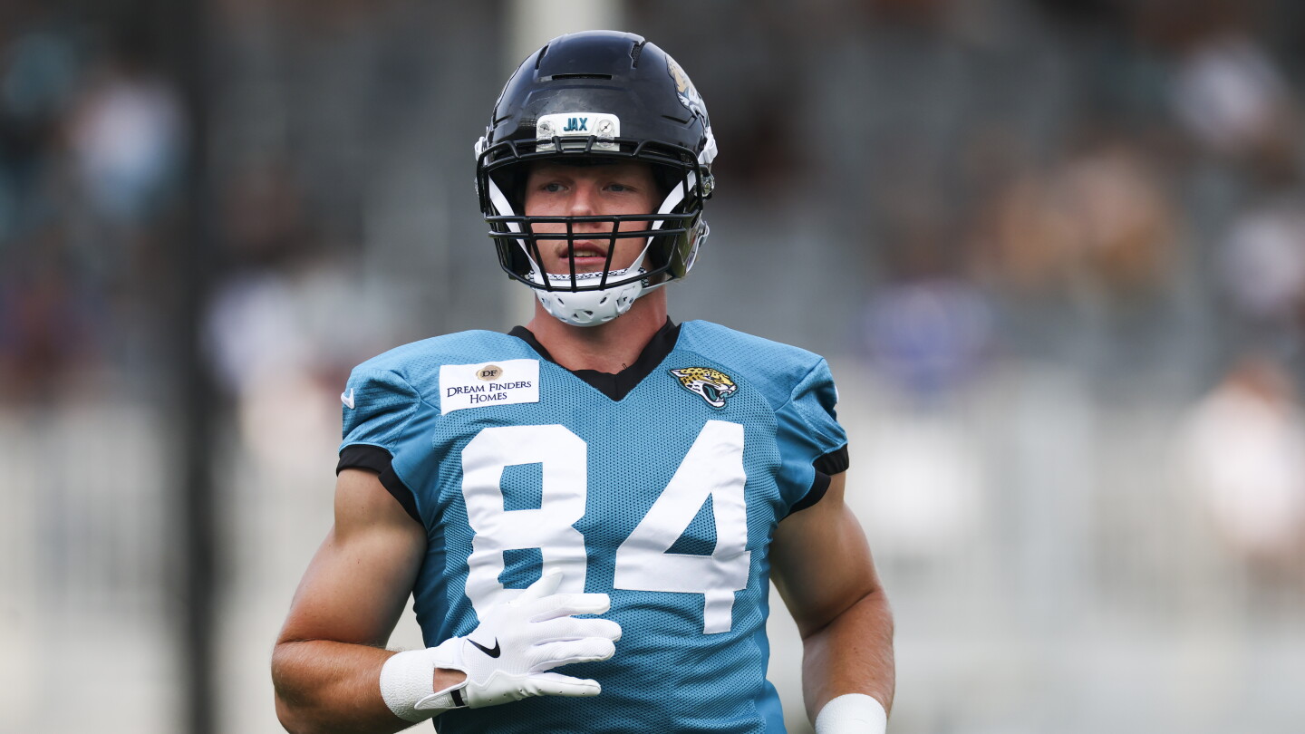 Jaguars Trade Tight End Hunter Long to Cardinals
