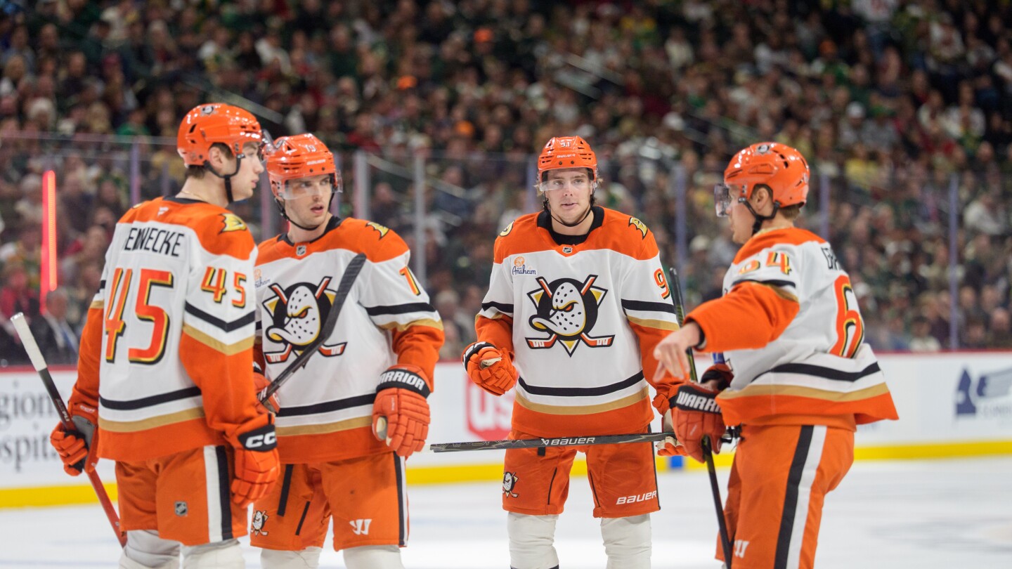 Troy Terry’s late power-play goal lifts Anaheim past Predators, 5-4, setting up Ducks-Oilers
