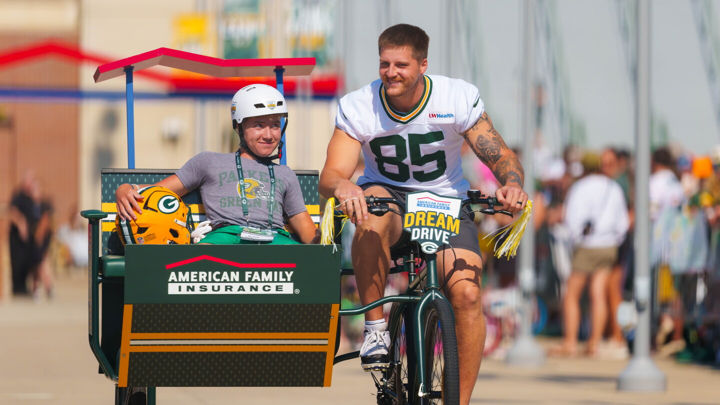 Tucker Kraft Returns to 11-on-11 Drills at Packers Practice