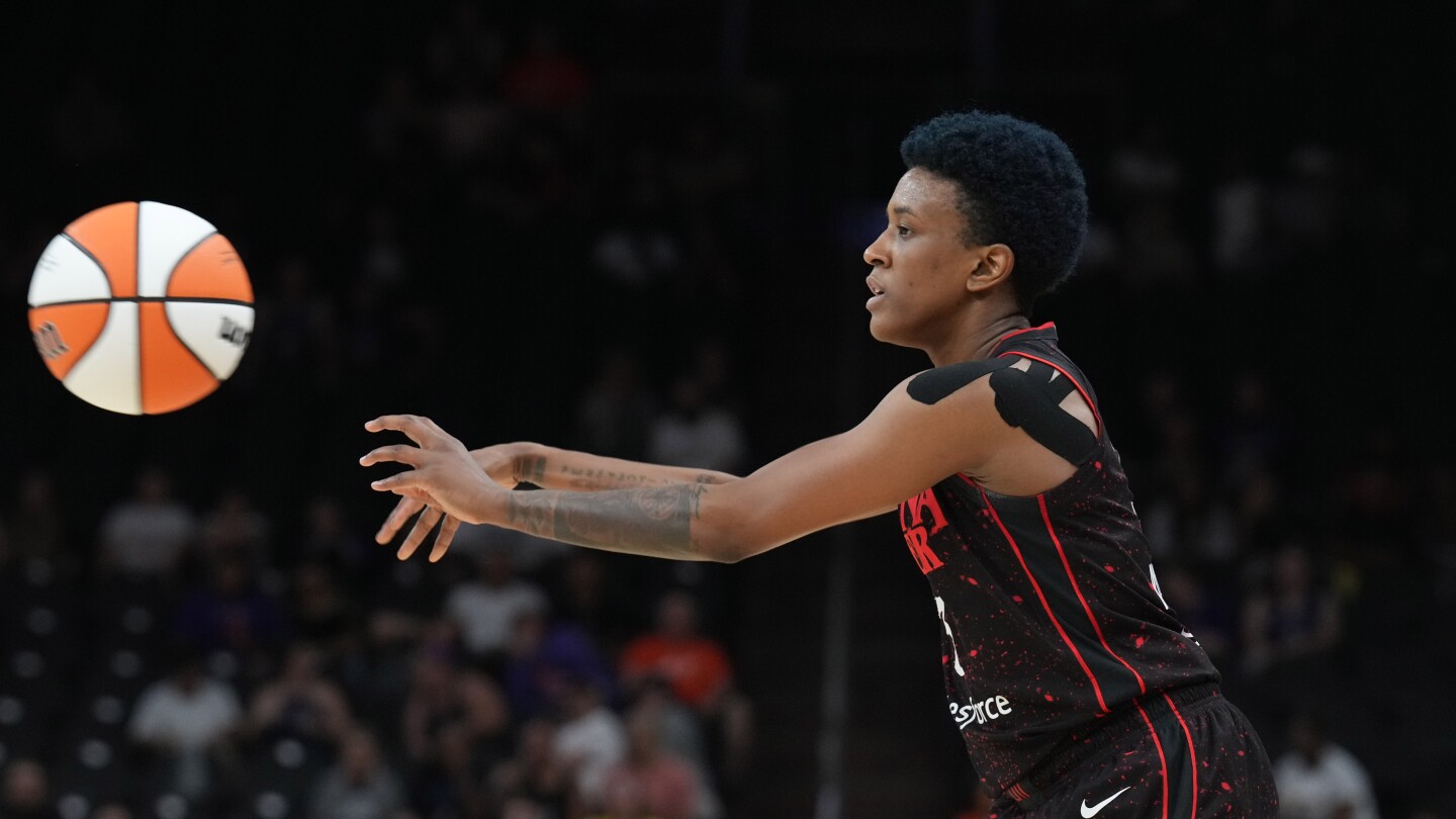 Los Angeles Sparks promote WNBA veteran Danielle Robinson to assistant coach Los Angeles Sparks promote WNBA veteran Danielle Robinson to assistant coach