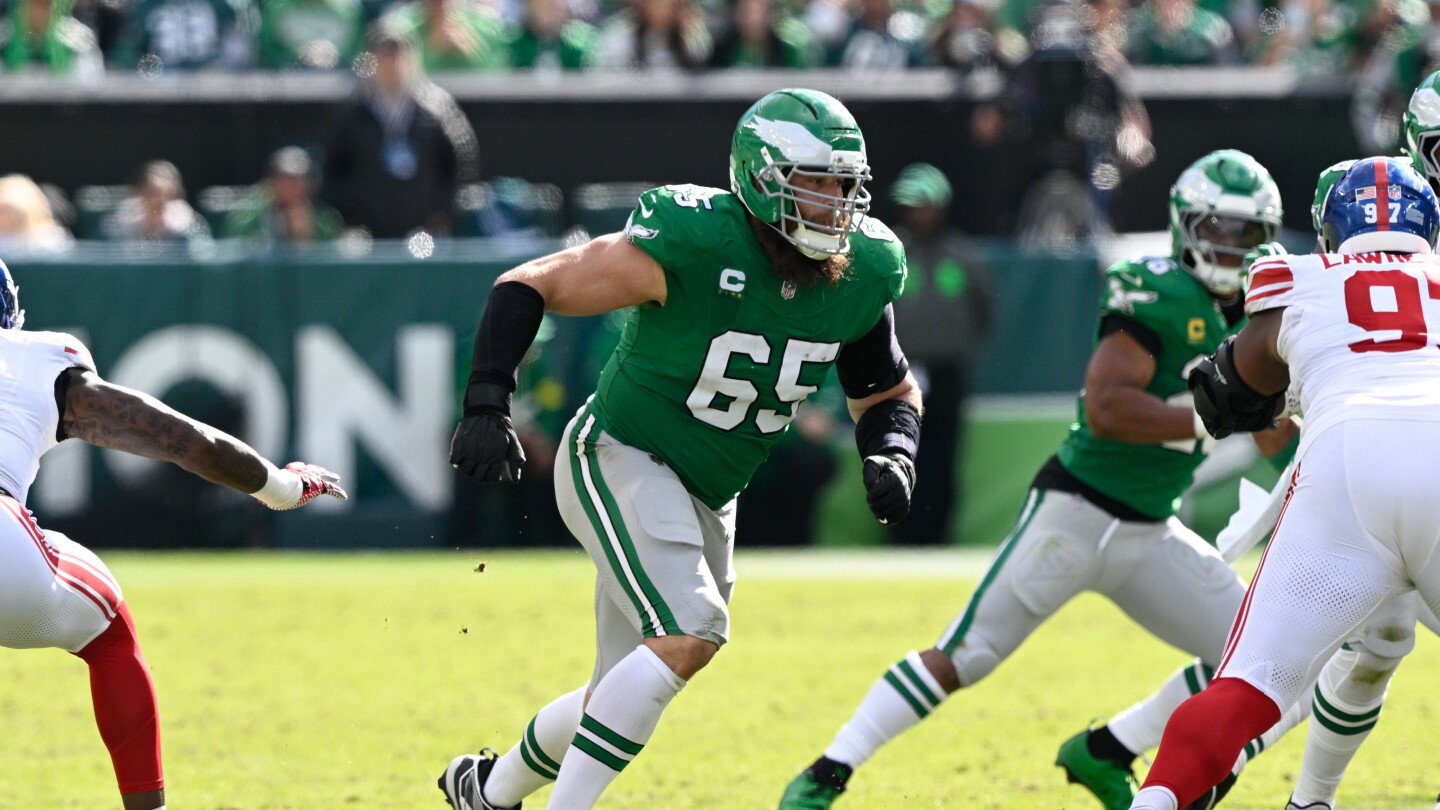 Lane Johnson Returns to Eagles Practice