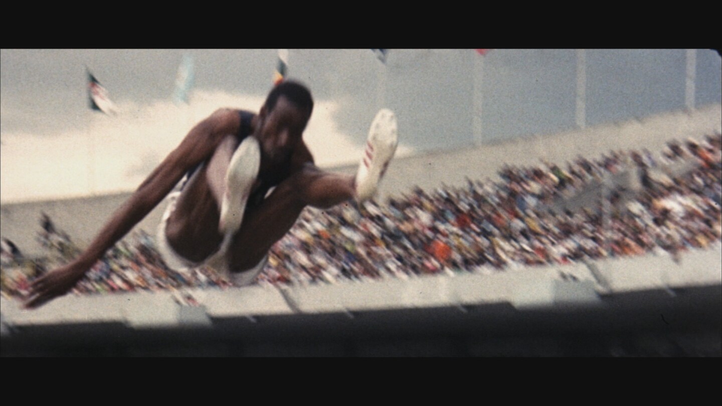 BOB BEAMON world record long jump GOLD MEDAL OLYMPICS 1968 ORIGINAL ... Olympic long jump record