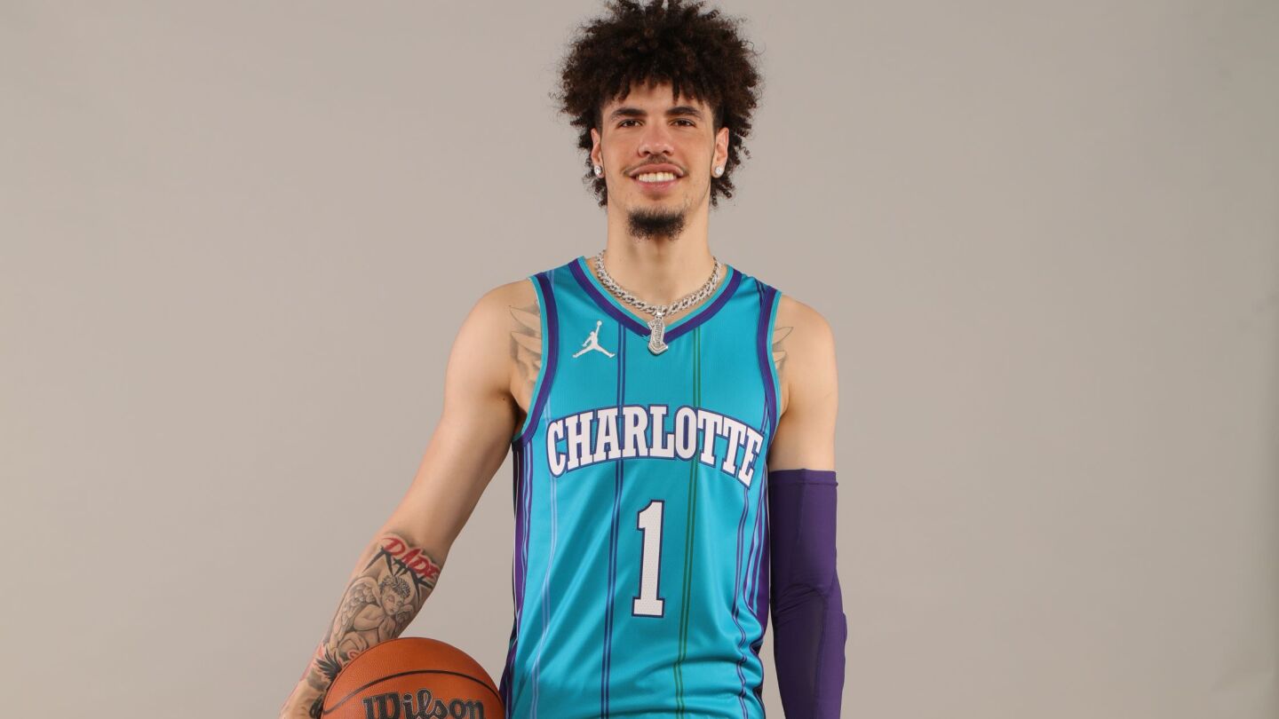 Hornets bring back classic pinstripe jerseys for 35th season Hornets bring back classic pinstripe jerseys for 35th season