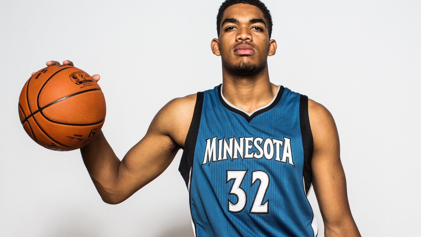 Watch high school freshman KarlAnthony Towns interview Kevin Durant