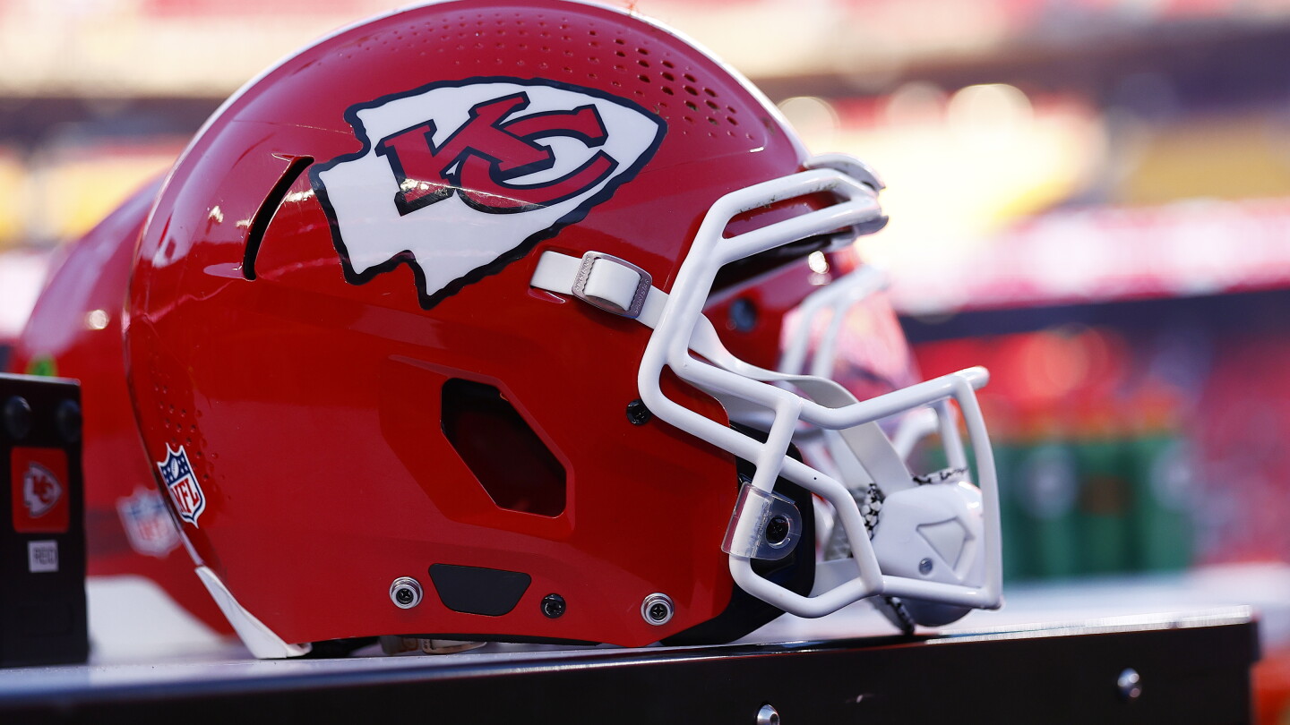 Report: Chiefs DE Ethan Downs tore his ACL