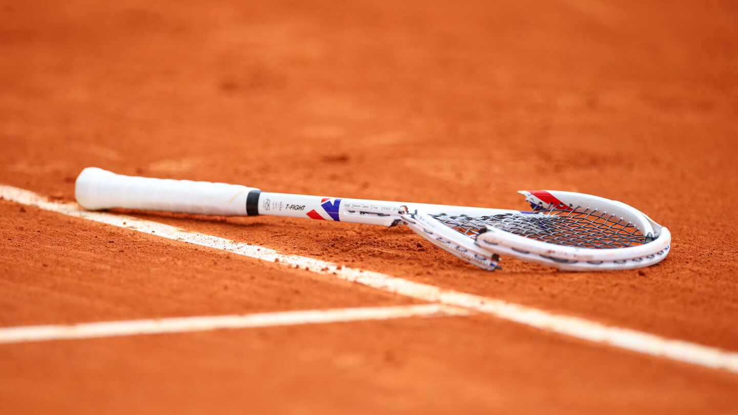 Smaching A Racket Danill Medvedev fined $7,000 for smashing his racket 7 times at the ...