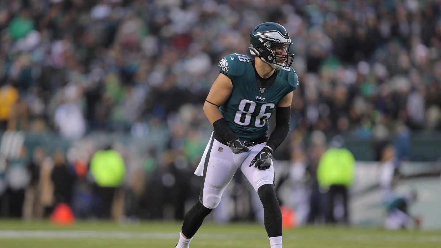 Eagles elevate Zach Ertz for Monday night's game