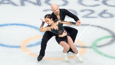 Image for U.S. Olympic gold medalists Ellie Kam and Danny O'Shea skate to bring joy in Olympic moment