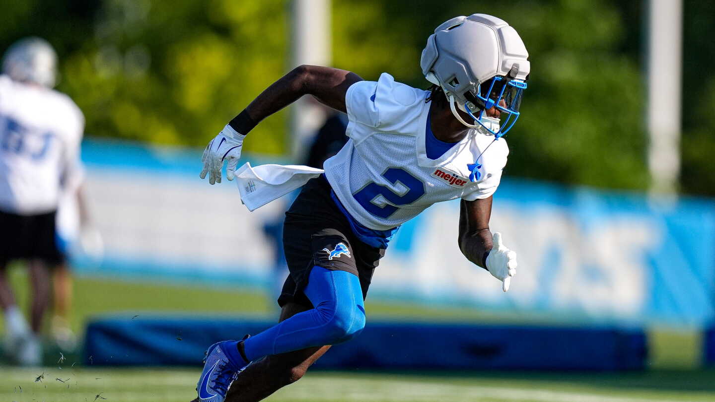 Ennis Rakestraw Leaves Lions Practice with Leg Injury