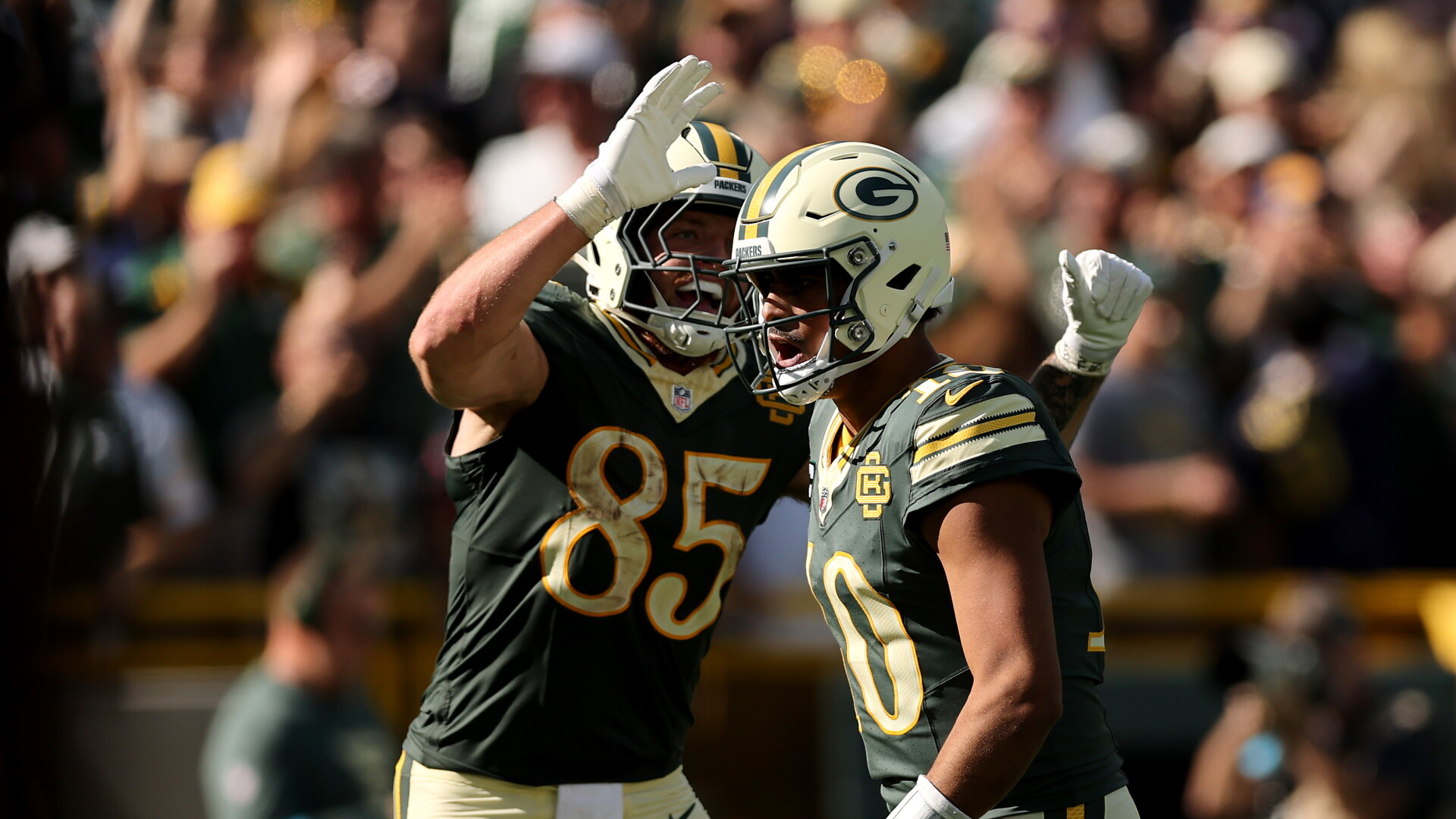 Jordan Love throws for 367 yards, two TDs in 31-7 victory over Bears
