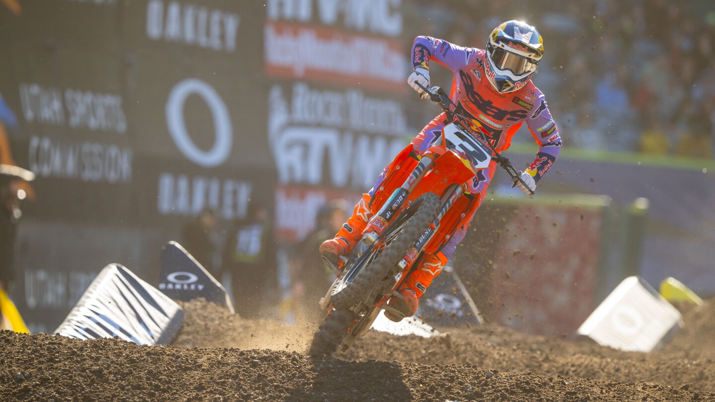Image for Eli Tomac takes early command of the Supercross season with a victory in Anaheim