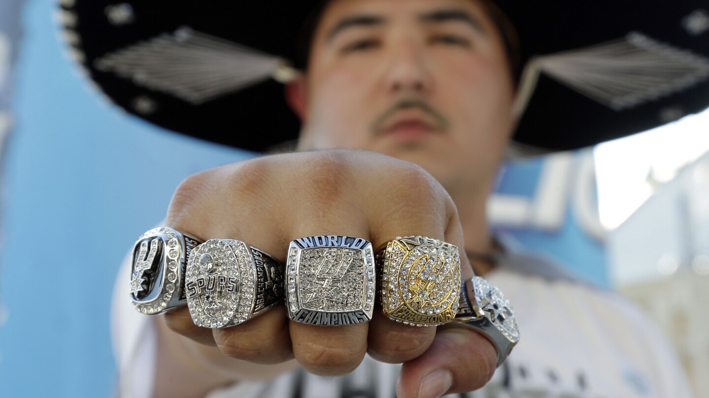Spurs receive championship rings (photos) - NBC Sports