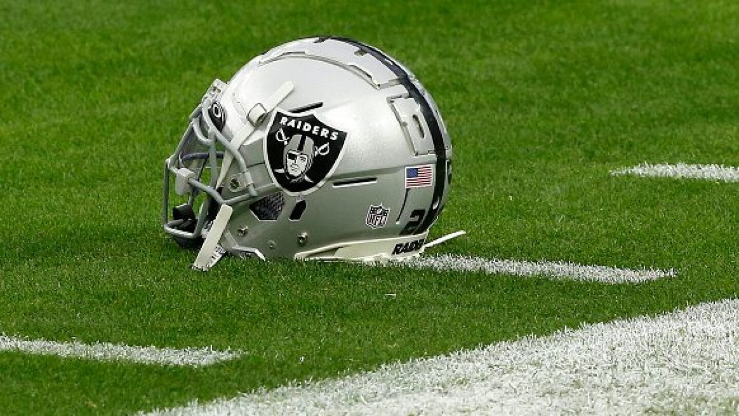 Los Raiders contratan a Travis Smith como entrenador de la lista de lesionados