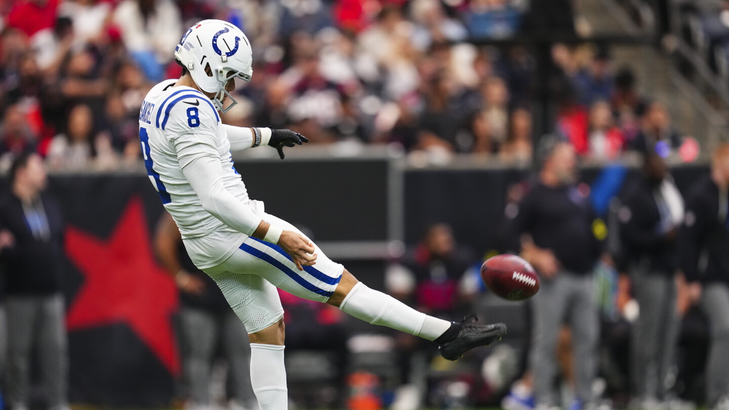 Colts Extend Contract of Punter Rigoberto Sanchez