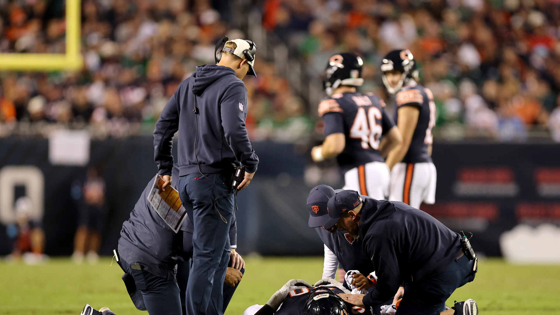 Bears LT Braxton Jones questionable to return with knee injury