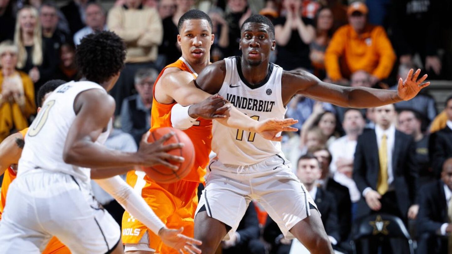 Grant Williams puts up monster game in No. 1 Tennessee’s overtime