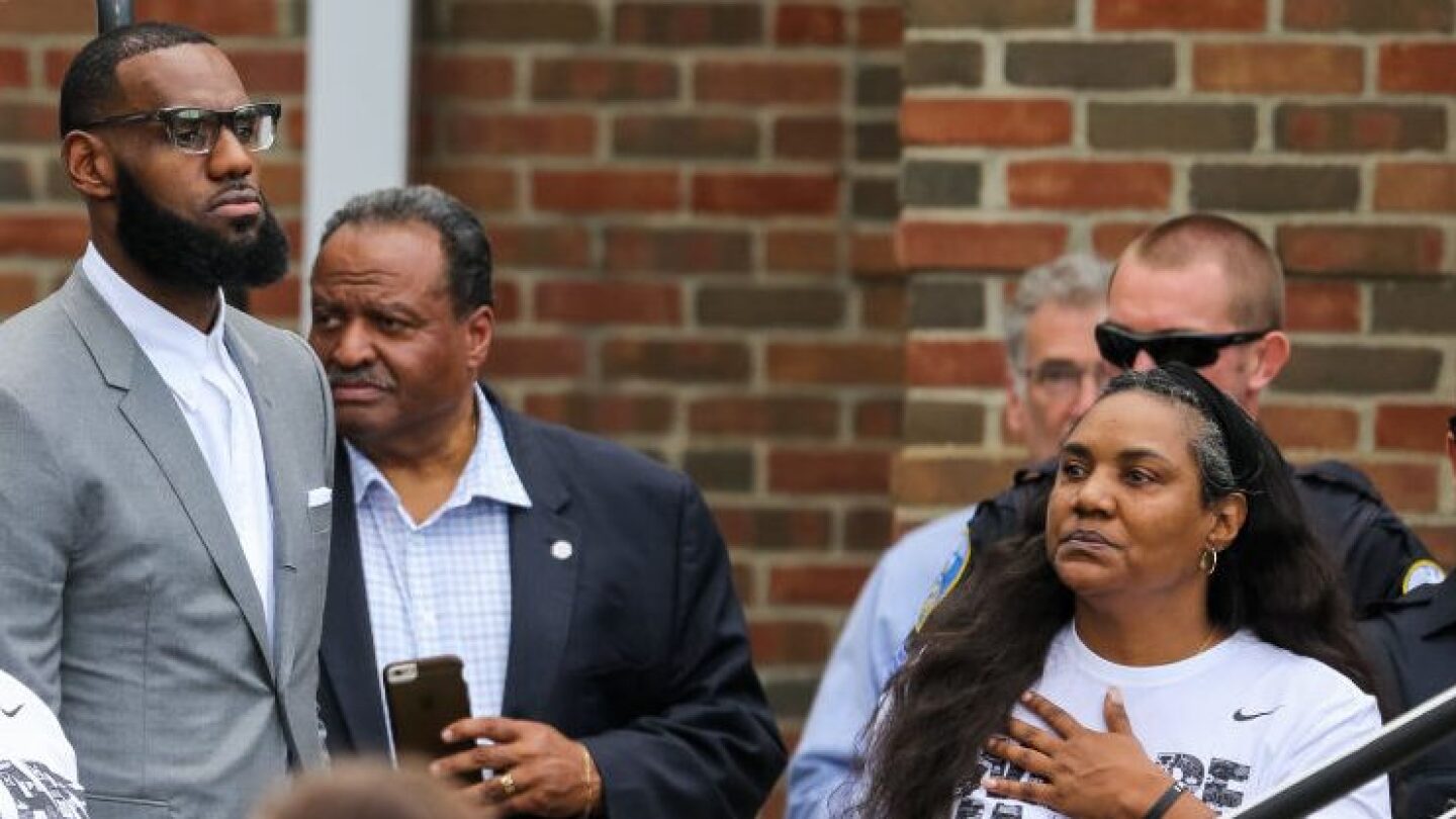 LeBron James apologizes to his mother for telling her to tone it down during his AAU games - NBC Sports