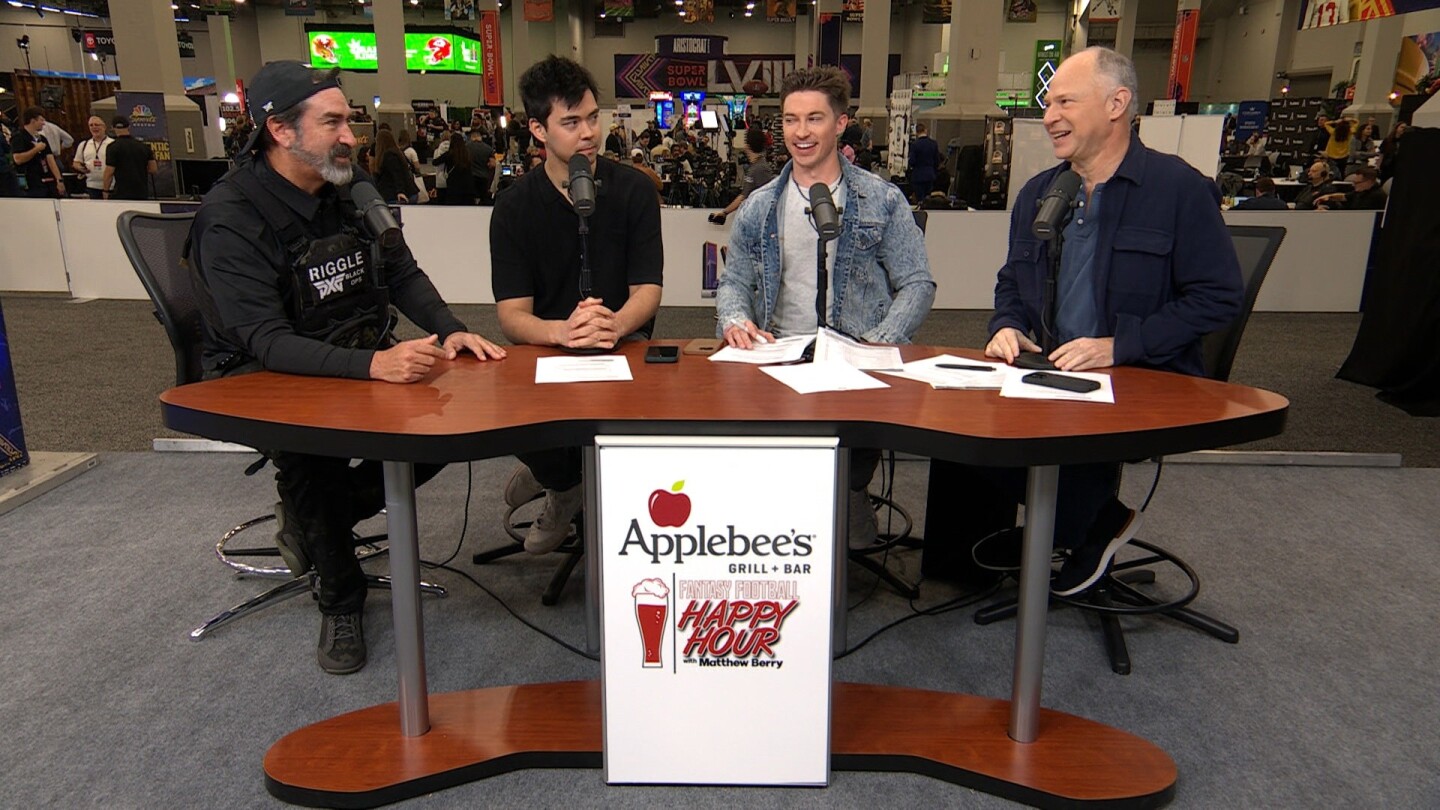 Kansas City Chiefs fan Rob Riggle gives his Super Bowl LVIII prediction ...