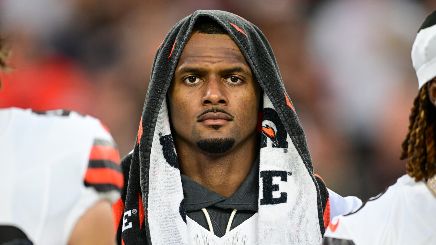 Todd Monken nomeia Deshaun Watson como um de seus cinco líderes da Semana 1