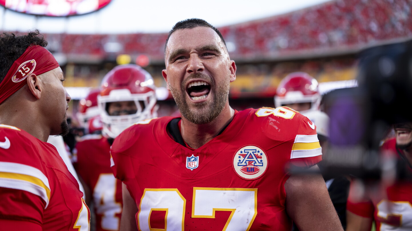 Travis Kelce knows he was holding on Patrick Mahomes' touchdown run
