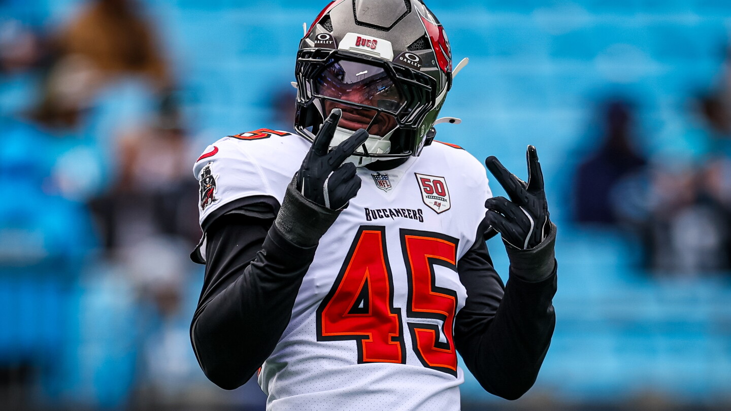 Deion Jones Signs with New Orleans Saints
