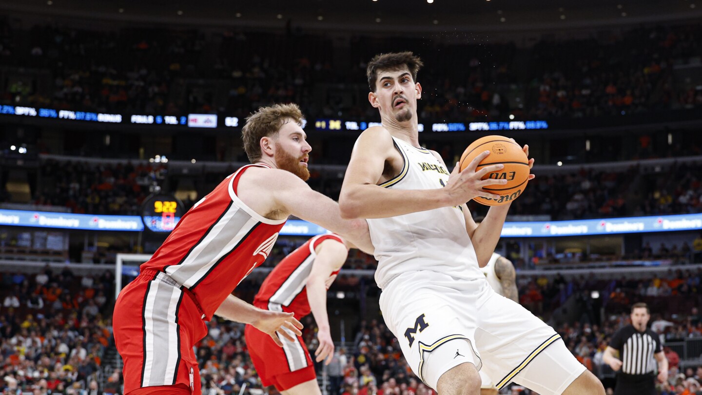 Aday Mara helps No. 3 Michigan edge Ohio State 71-67 in the Big Ten Tournament