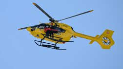 Image for Lindsey Vonn crashes in Olympic downhill, 'will be evaluated by medical staff'