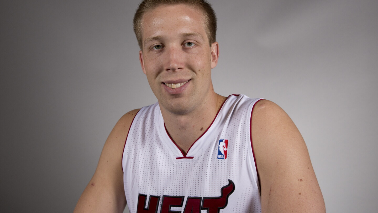 Justin Hamilton Report: Timberwolves claim Justin Hamilton on waivers, waive Glenn ...