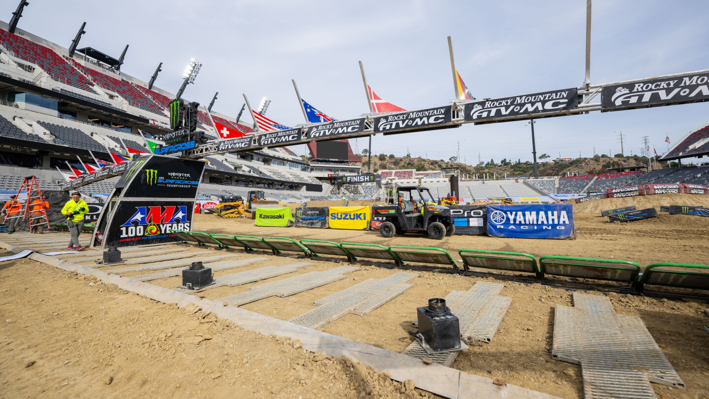 Live: Supercross Round 3 coverage from San Diego Live: Supercross Round 3 coverage from San Diego