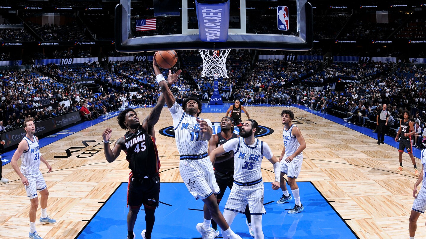 https://nbcsports.brightspotcdn.com/dims4/default/764acfd/2147483647/strip/true/crop/1920x1080+0+0/resize/1440x810!/quality/90/?url=https%3A%2F%2Fhdliveextra-a.akamaihd.net%2FHD%2Fimage_sports%2FNBCU_Sports_Group_-_nbcsports%2F670%2F122%2Fnbc_nba_presznheatmagic_251012.jpg