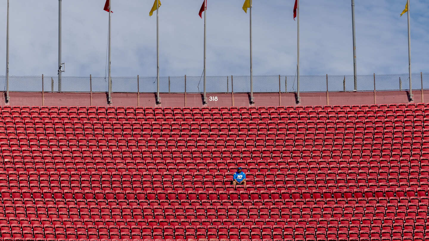 USC issues statement regarding poor attendance at home opener USC issues statement regarding poor attendance at home opener