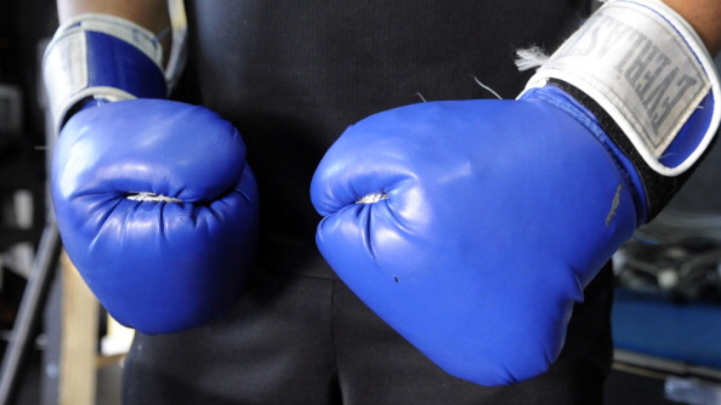 Boxer attacks referee at European Youth Championships (video) - NBC Sports