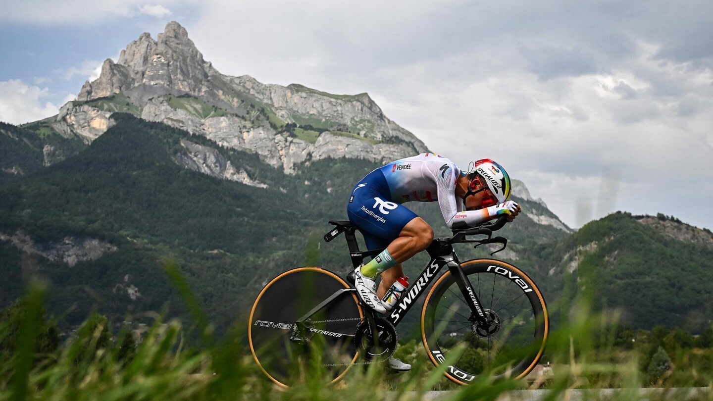 Jonas Vinggaard s’éloigne de Tadezh Pogacar dans une défaite historique au Tour de France Jonas Vinggaard s’éloigne de Tadezh Pogacar dans une défaite historique au Tour de France