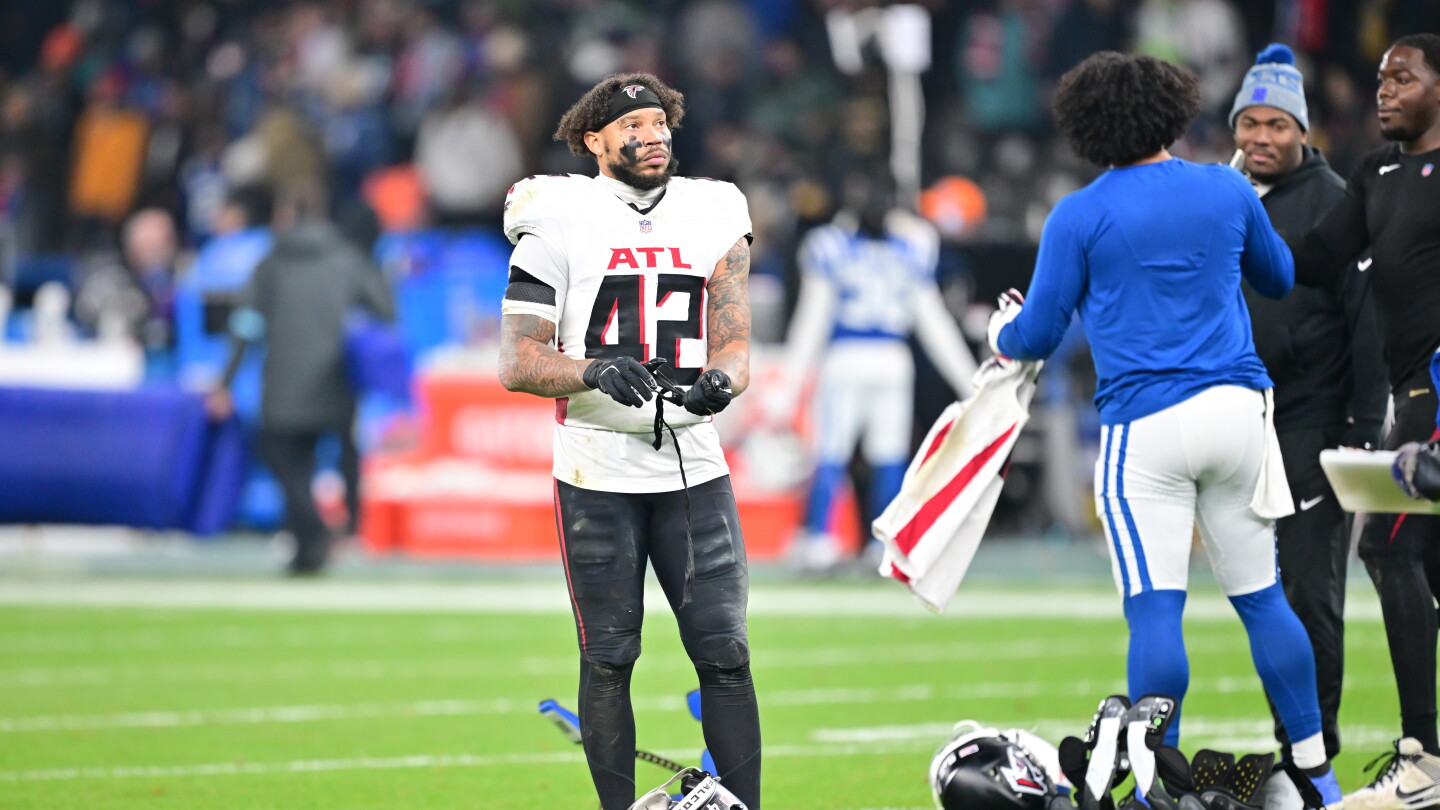 Falcons sign LB Josh Woods