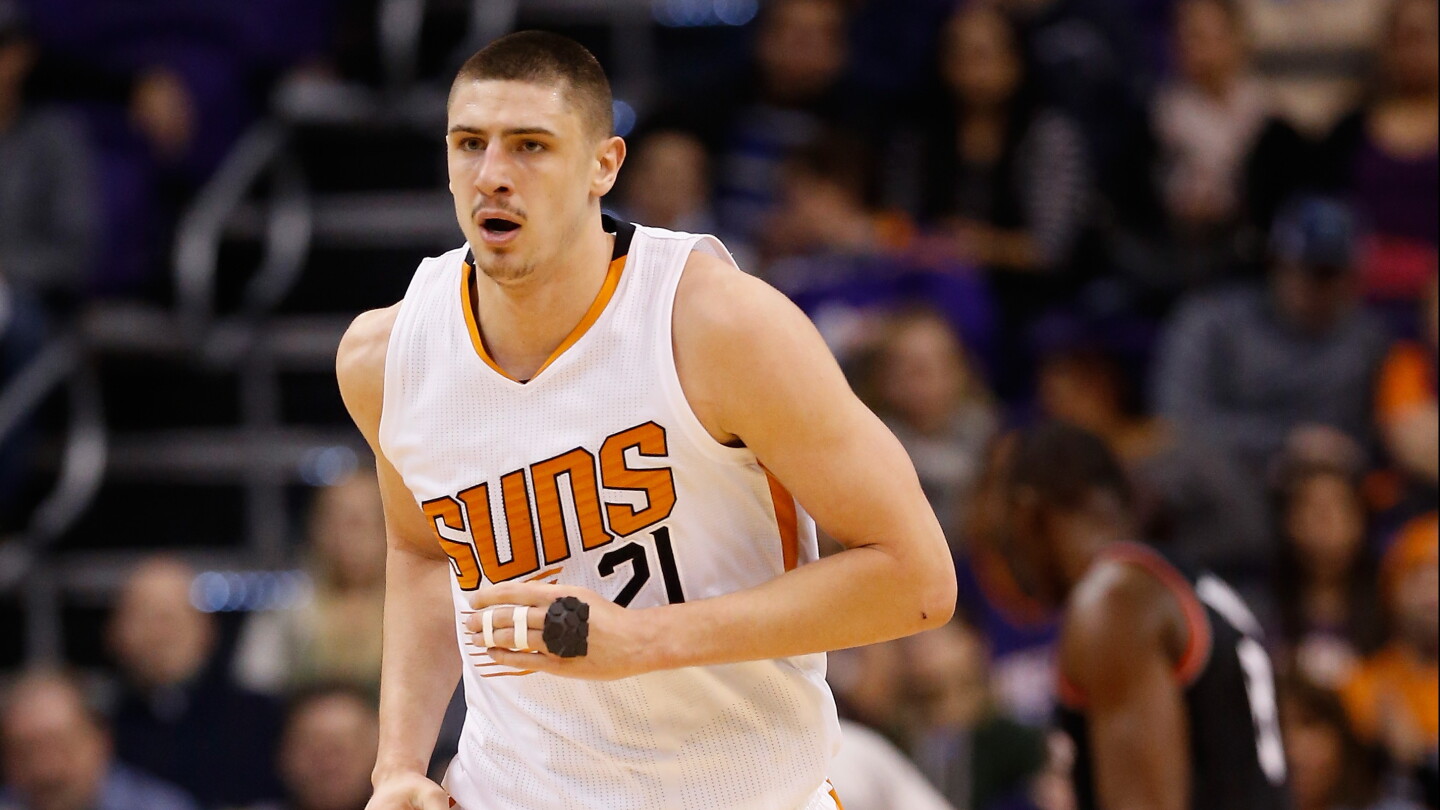 Alex Letón Suns' center Alex Len expected to sign qualifying offer, head to camp ...