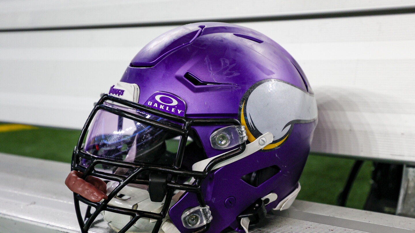 Vikings suspend DB coach Gerald Alexander for three weeks