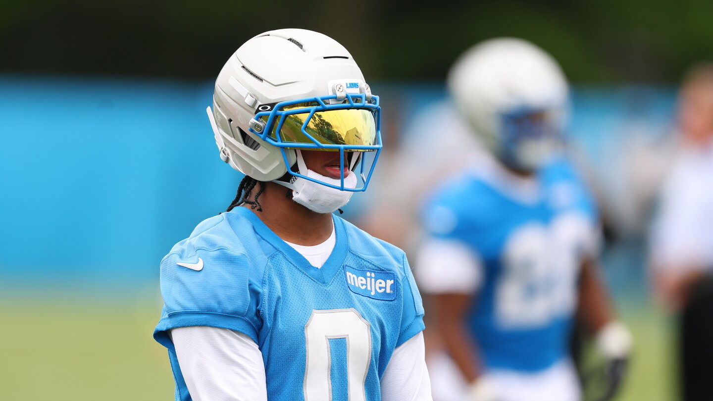Jahmyr Gibbs did not practice Wednesday, likely holding in