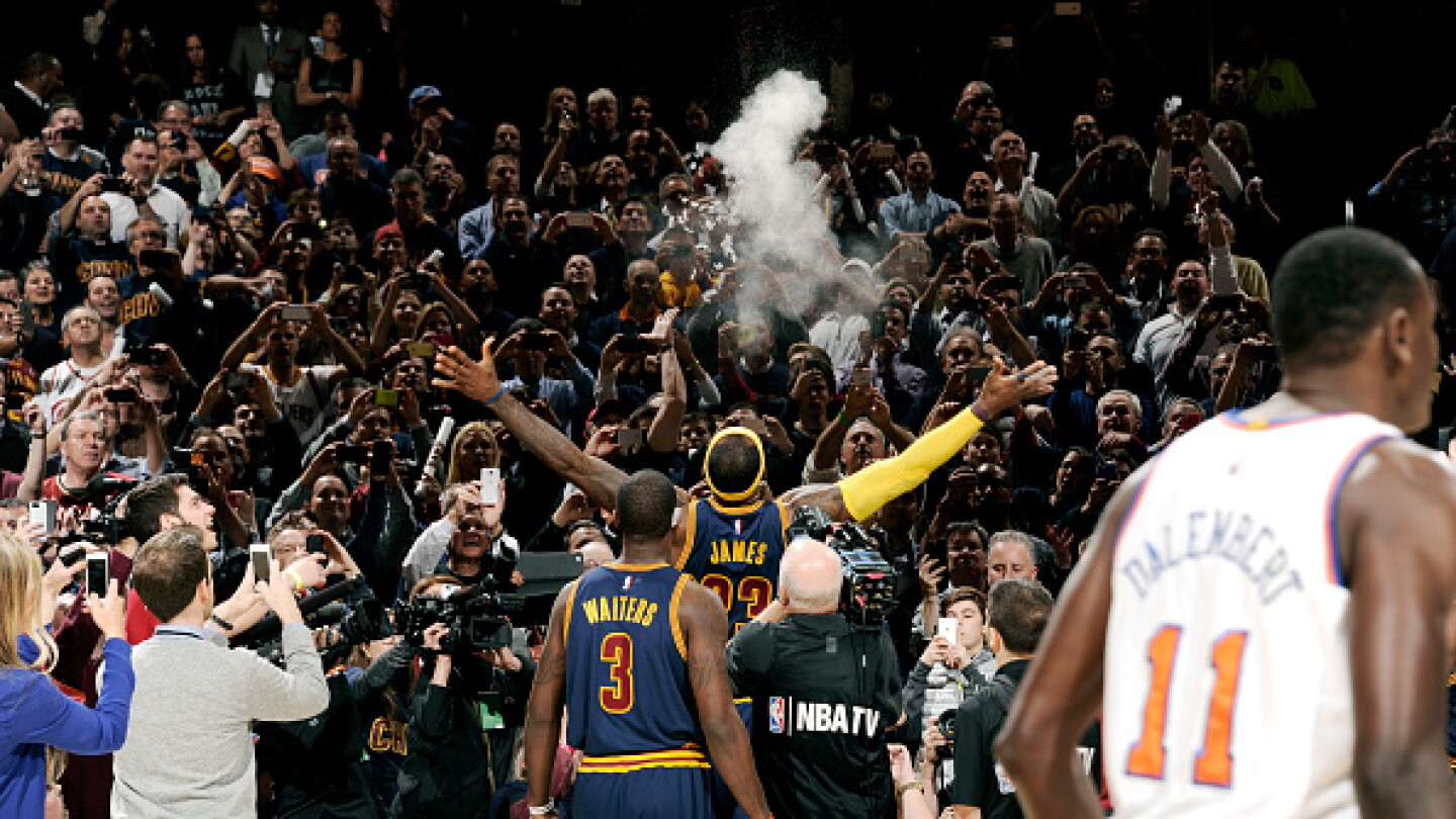 Powder Toss LeBron James' powder toss returns to Cleveland (VIDEO) - NBC Sports